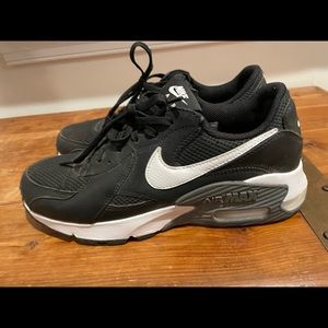 Black Nike air max